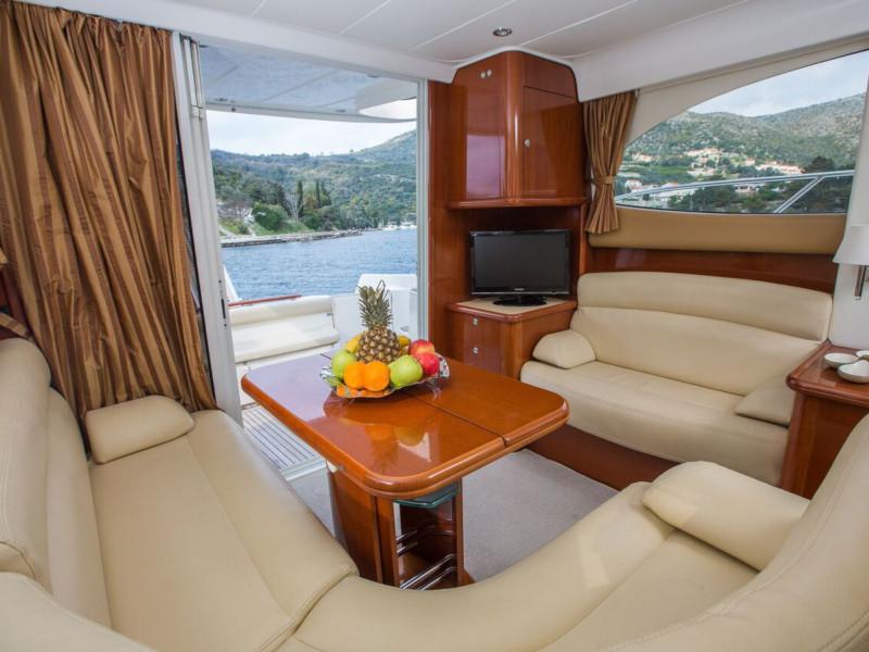 Book yachts online - motorboat - Prestige 36 - Nika - rent