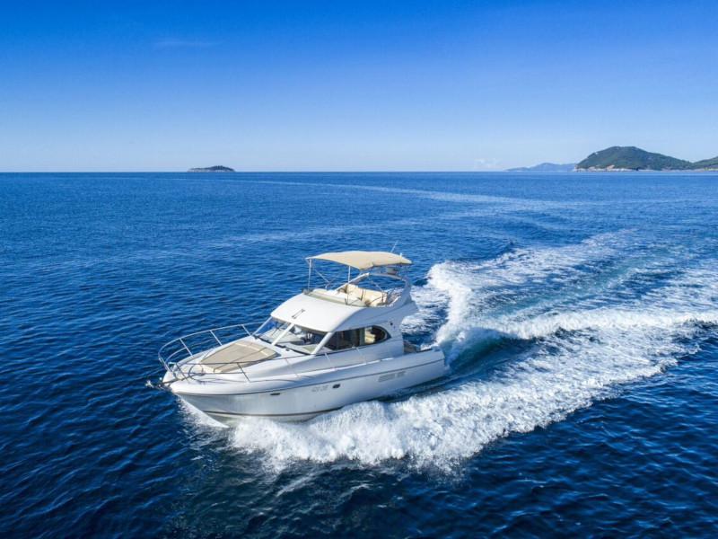 Book yachts online - motorboat - Prestige 36 - Nika - rent
