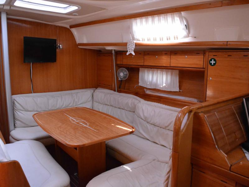 Book yachts online - sailboat - Bavaria 39 Cruiser - Fluid I  - rent