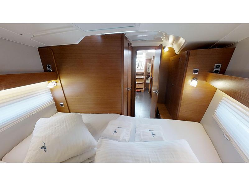 Book yachts online - sailboat - Dufour 390 Grand Large - Nika - rent