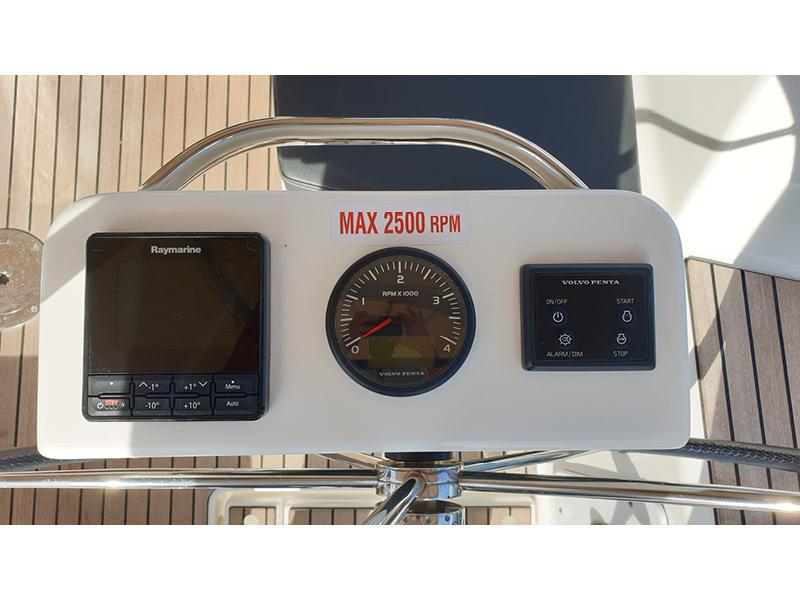 Book yachts online - sailboat - Dufour 360 Grand Large - Layla - rent