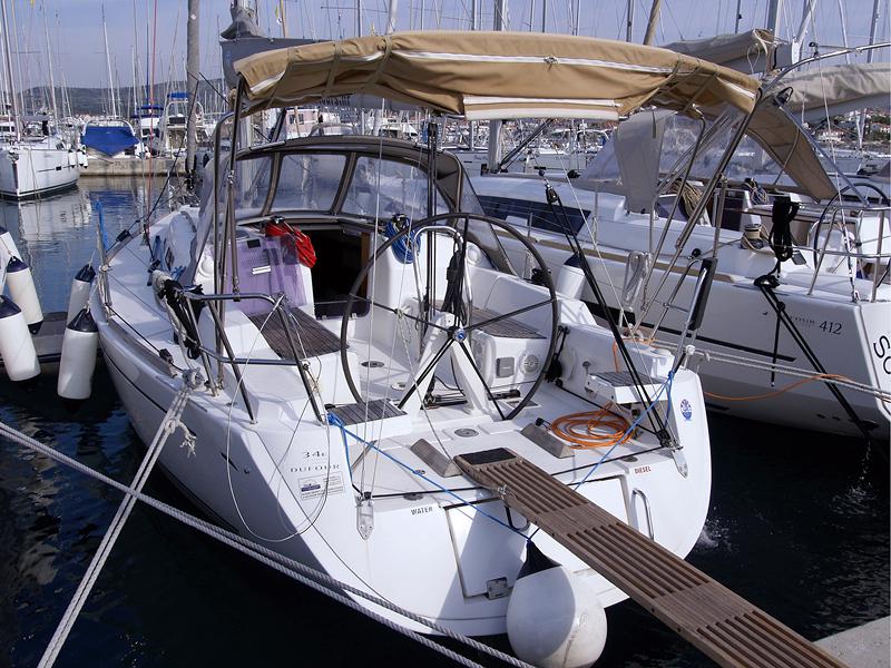 Book yachts online - sailboat - Dufour 34 Performance - Una FB  - rent