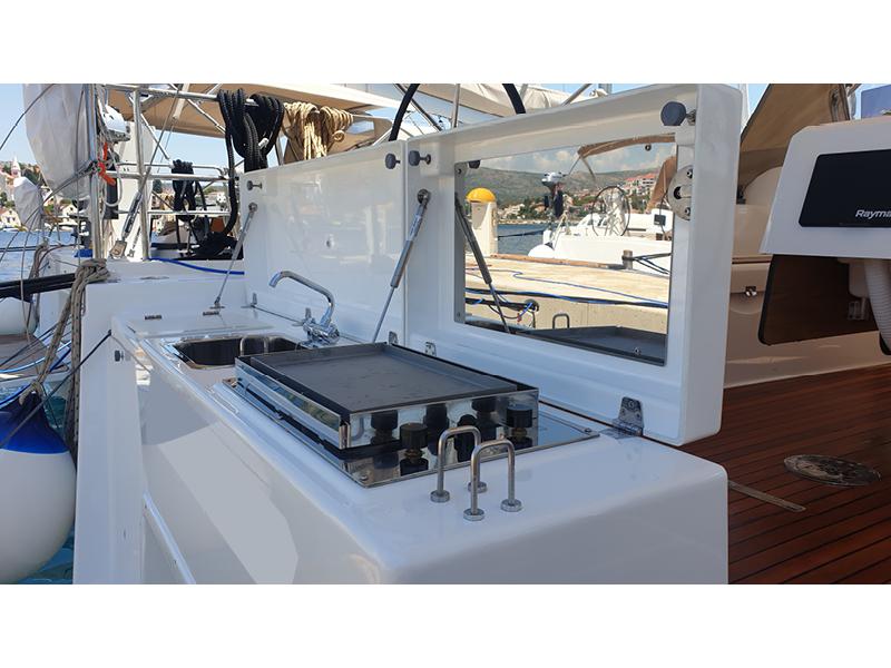 Book yachts online - sailboat - Dufour 430 Grand Large - Largo - rent