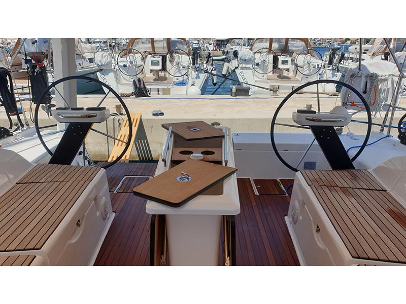 Book yachts online - sailboat - Dufour 430 Grand Large - Largo - rent