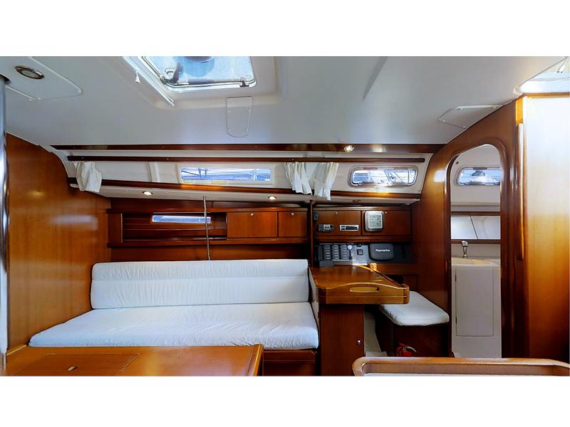 Book yachts online - sailboat - Dufour 325 Grand Large - Alma R  - rent