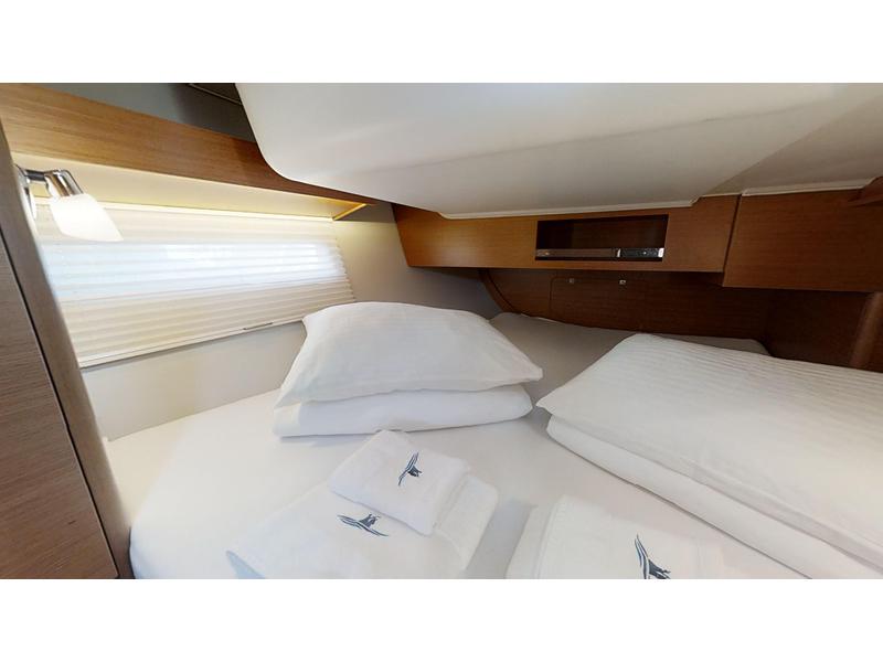 Book yachts online - sailboat - Dufour 390 Grand Large - Klara - rent