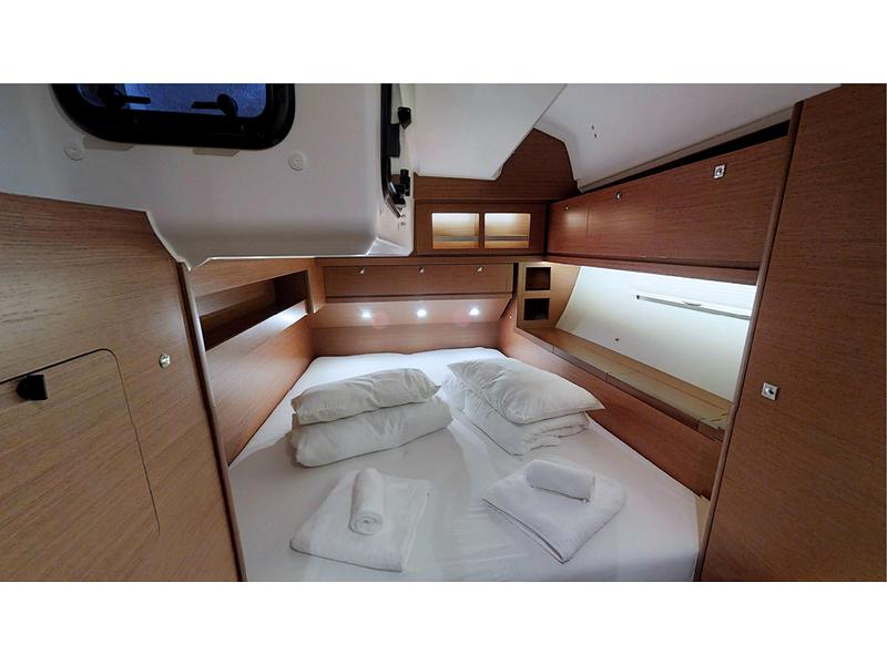 Book yachts online - sailboat - Dufour 520 Grand Large - Maestoso - rent