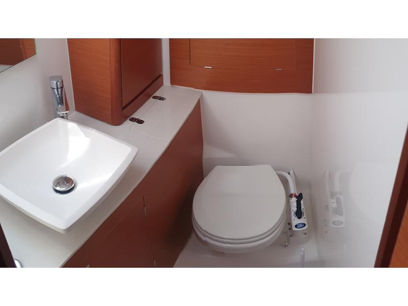Book yachts online - sailboat - Dufour 390 Grand Large - Ruža - rent