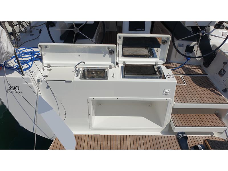 Book yachts online - sailboat - Dufour 390 Grand Large - Ruža - rent