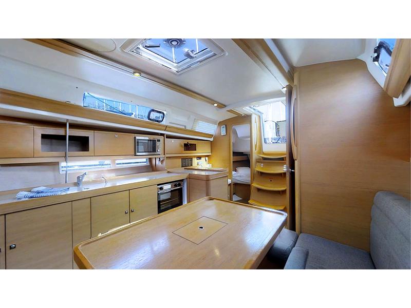 Book yachts online - sailboat - Dufour 380 Grand Large - Lika FB - rent