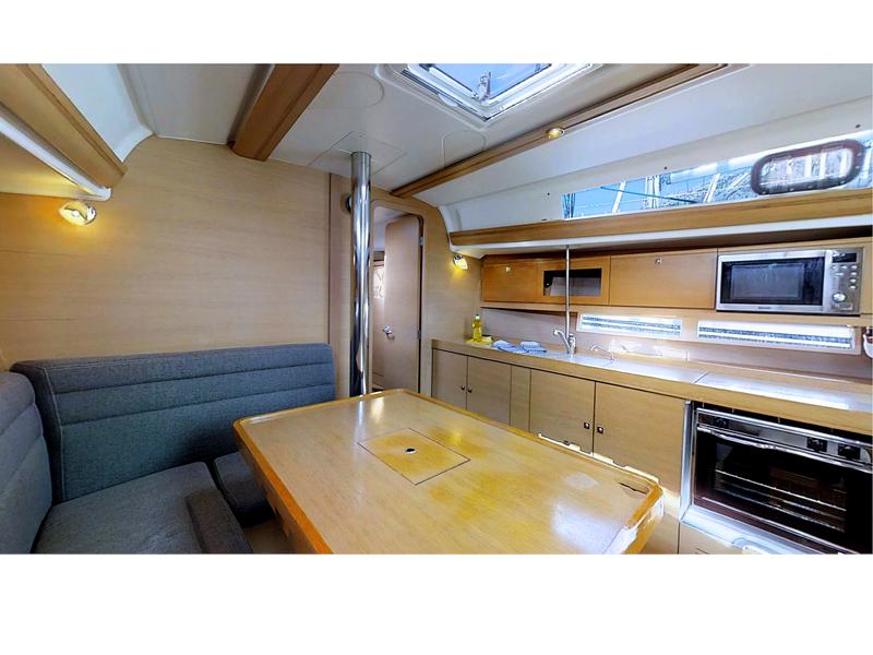 Book yachts online - sailboat - Dufour 380 Grand Large - Lika FB - rent