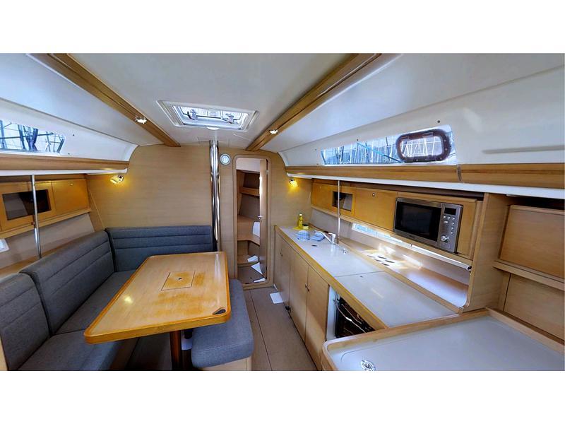 Book yachts online - sailboat - Dufour 380 Grand Large - Lika FB - rent