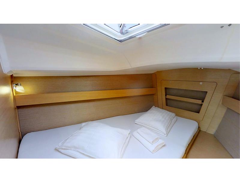 Book yachts online - sailboat - Dufour 380 Grand Large - Lika FB - rent