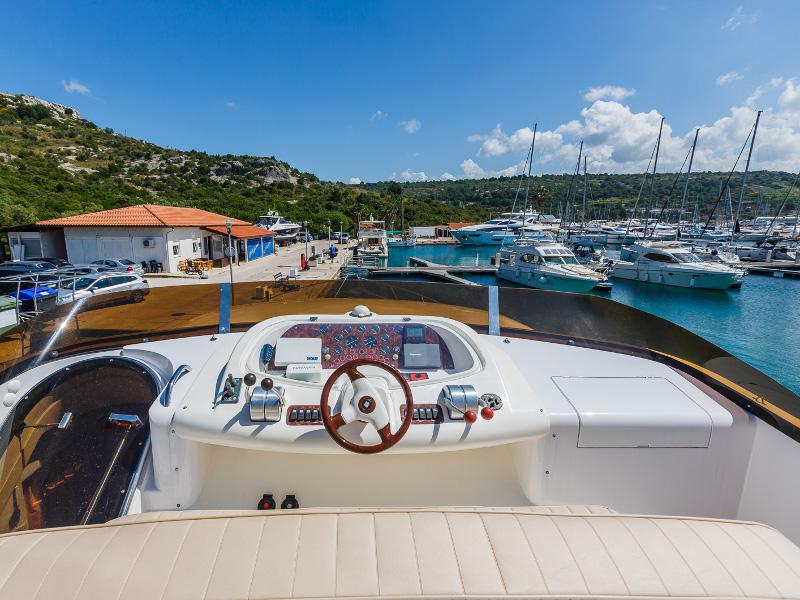 Book yachts online - motorboat - Fairline 65 Squadron - Sunshine MBL - rent