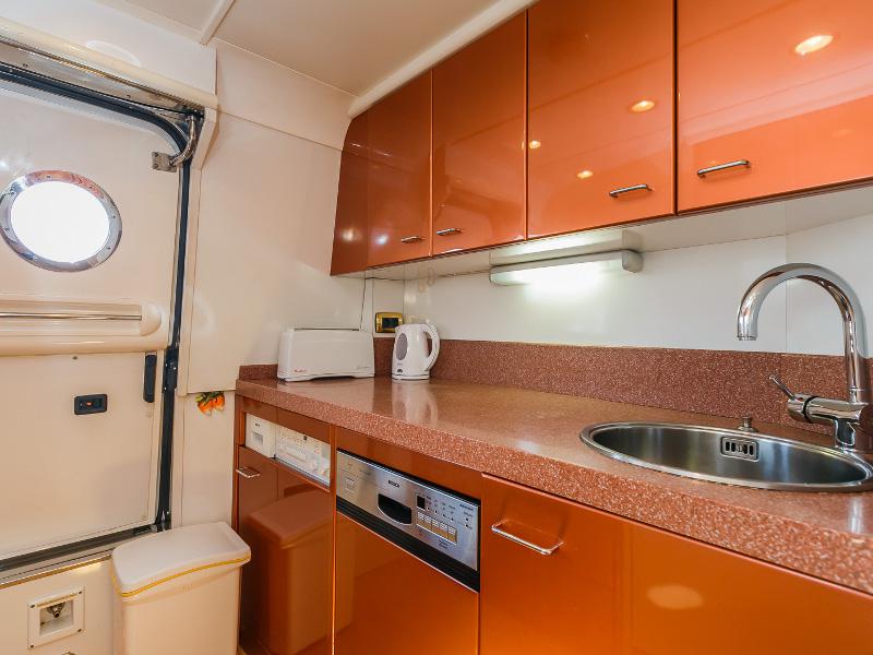 Book yachts online - motorboat - Fairline 65 Squadron - Sunshine MBL - rent
