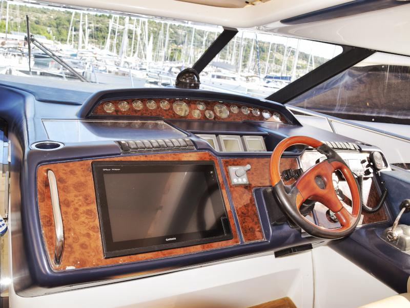 Book yachts online - motorboat - Princess V 58 - Cool - rent