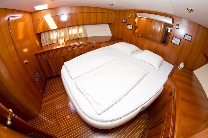 Book yachts online - motorboat - Yaretti 1910 - Relax  - rent