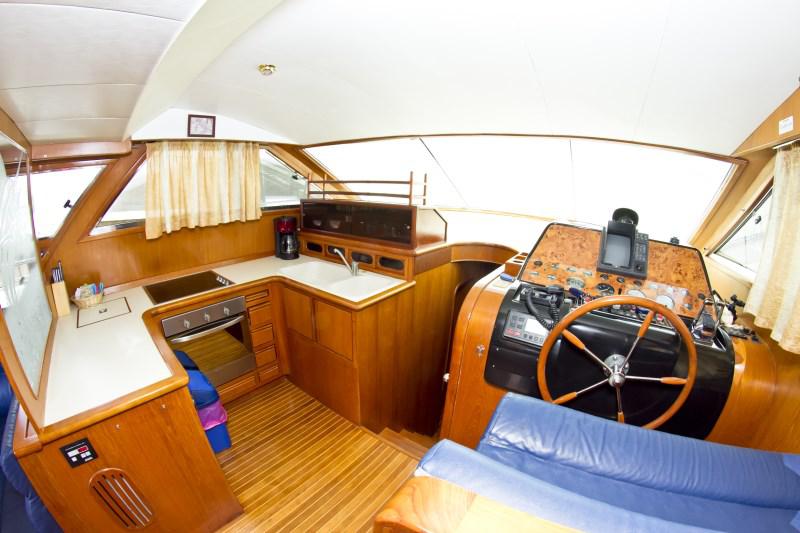 Book yachts online - motorboat - Yaretti 1910 - Relax  - rent