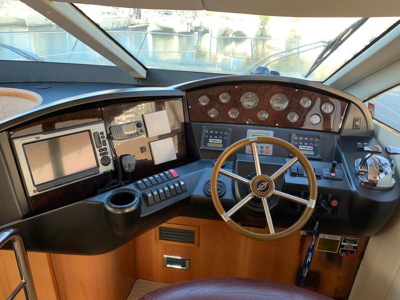 Book yachts online - motorboat - Manhattan 50 - Aviator - rent