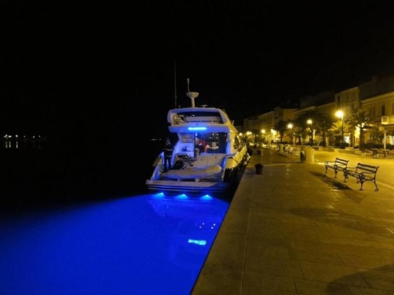 Book yachts online - motorboat - Manhattan 50 - Aviator - rent