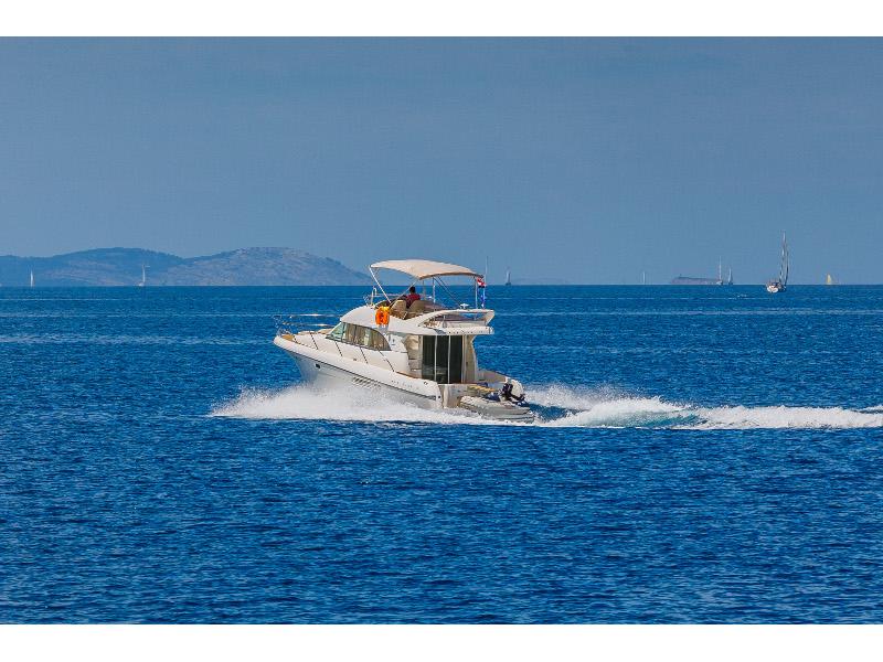 Book yachts online - motorboat - Jeanneau Prestige 36 Fly - Dodo - rent