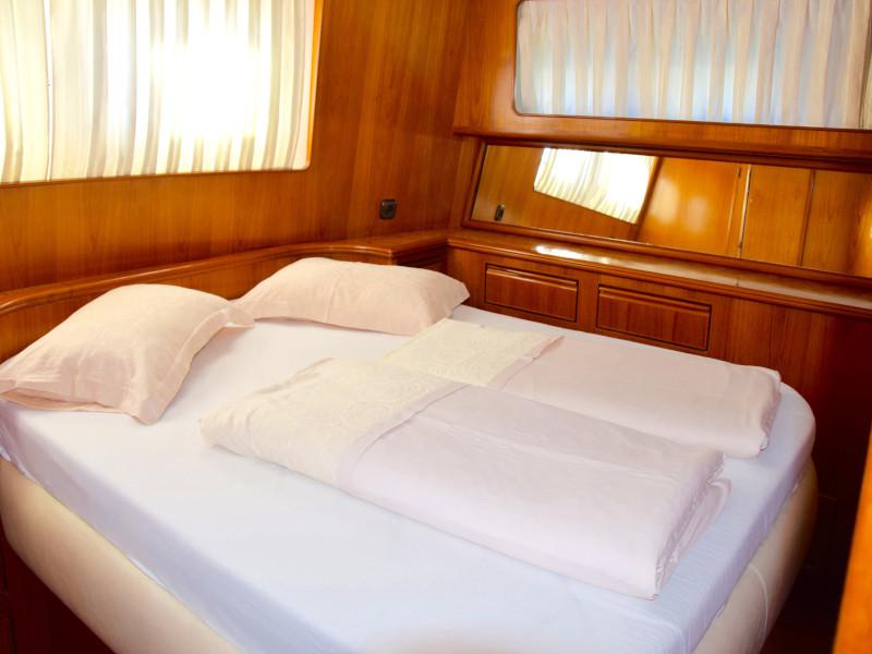 Book yachts online - motorboat - Yaretti 1570 Heck - Grazia - rent