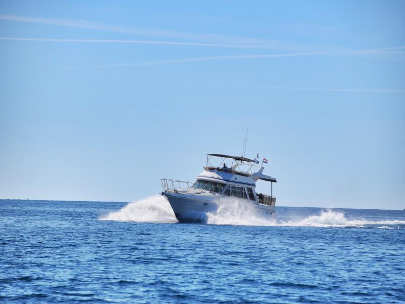 Book yachts online - motorboat - Yaretti 1570 Heck - Grazia - rent
