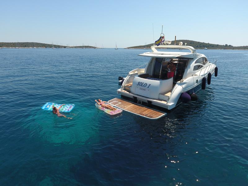 Book yachts online - motorboat - Alena 54 - Solo 1 - rent