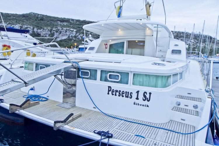 Book yachts online - powercatamaran - Lagoon Powercat 43 - Perseus 1 - rent