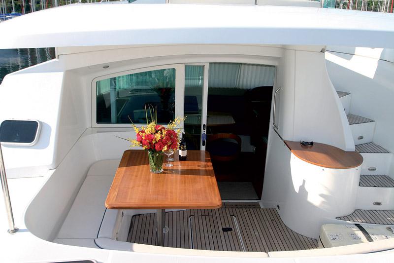 Book yachts online - powercatamaran - Lagoon Powercat 43 - Perseus 1 - rent