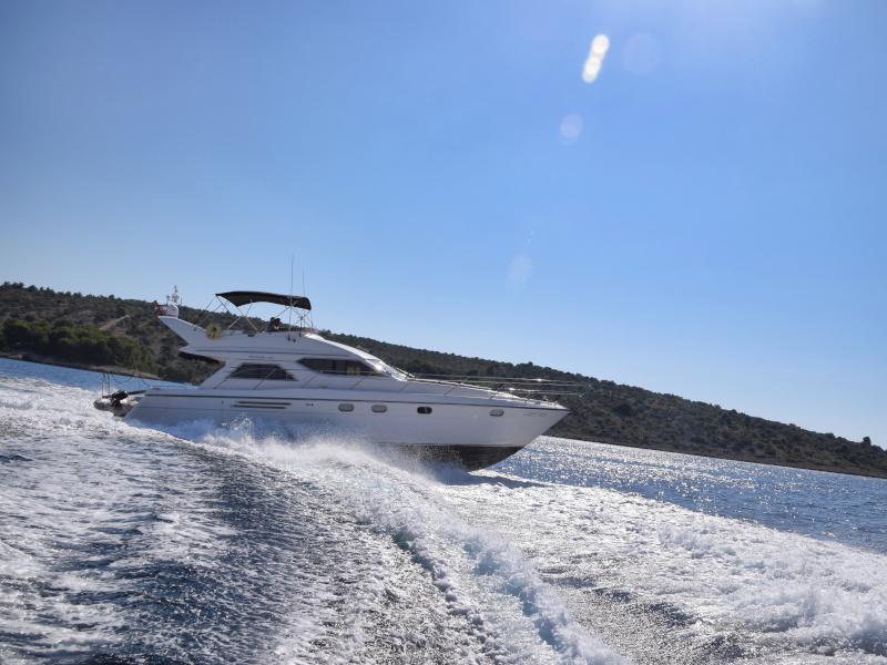 Book yachts online - motorboat - Princess 480 - Carpe Diem  - rent
