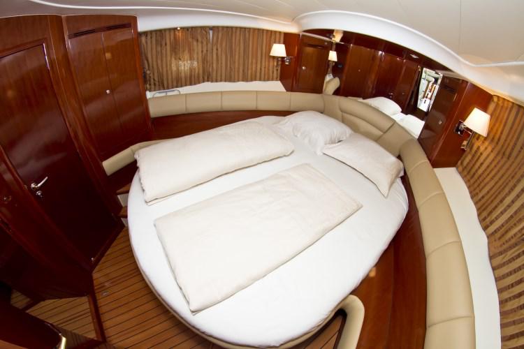 Book yachts online - motorboat - Jeanneau Prestige 46 Fly - Day Dreamer  - rent