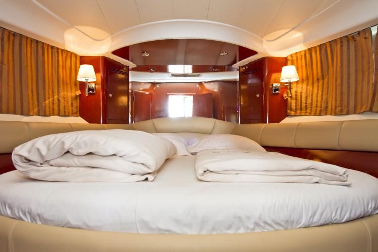 Book yachts online - motorboat - Jeanneau Prestige 46 Fly - Day Dreamer  - rent