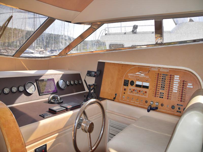 Book yachts online - motorboat - Johnson 56 - New Style  - rent