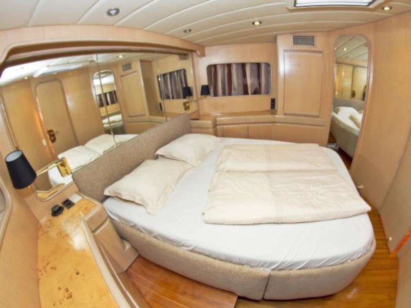 Book yachts online - motorboat - Johnson 56 - New Style  - rent