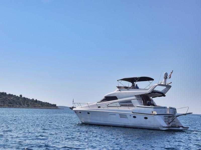Book yachts online - motorboat - Johnson 56 - New Style  - rent