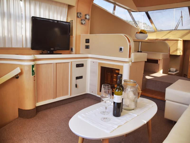 Book yachts online - motorboat - Johnson 56 - New Style  - rent