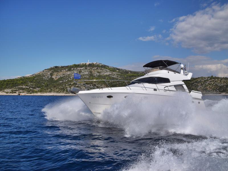 Book yachts online - motorboat - Johnson 56 - New Style  - rent