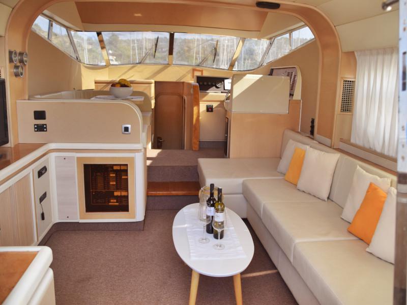 Book yachts online - motorboat - Johnson 56 - New Style  - rent