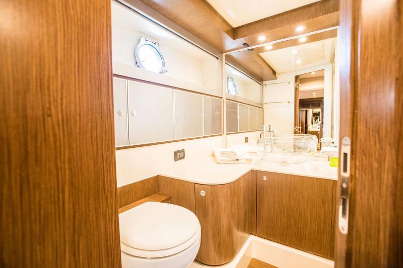 Book yachts online - motorboat - Riva 68 Ego - Pendrgon - rent