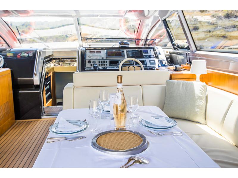 Book yachts online - motorboat - Riva 68 Ego - Pendrgon - rent