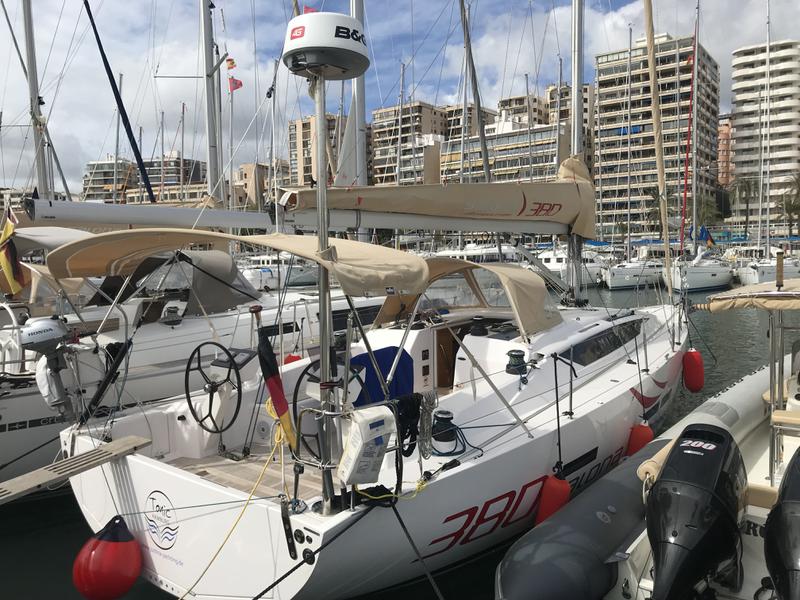 Book yachts online - sailboat - Salona 380 Performance - Tonic - rent