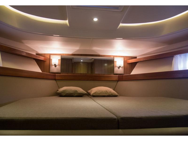 Book yachts online - motorboat - Bavaria 43 HT Sport - Gustel - rent
