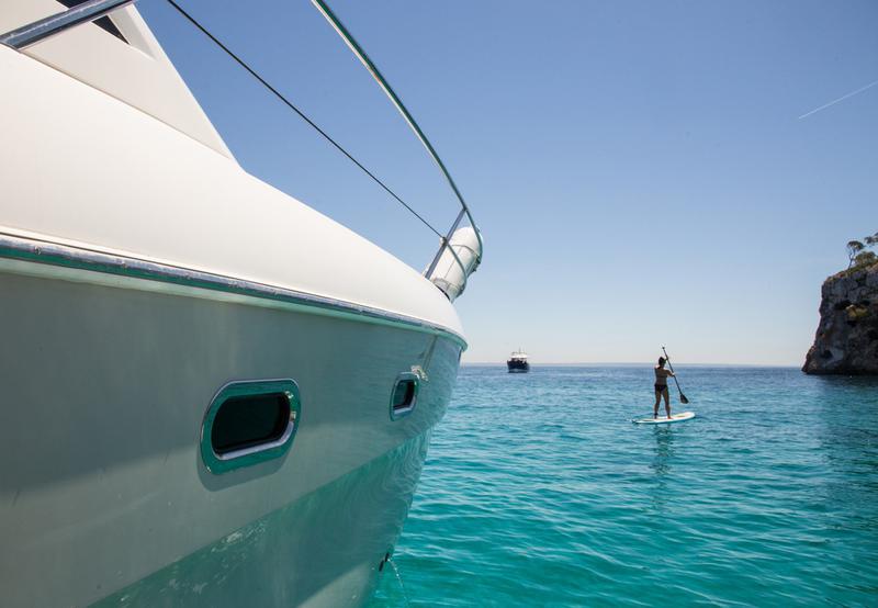 Book yachts online - motorboat - Bavaria 43 HT Sport - Gustel - rent