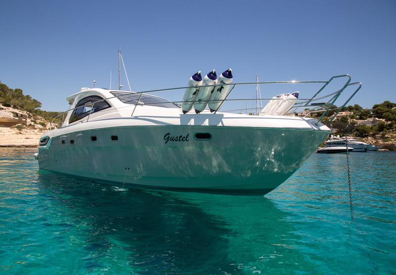 Book yachts online - motorboat - Bavaria 43 HT Sport - Gustel - rent