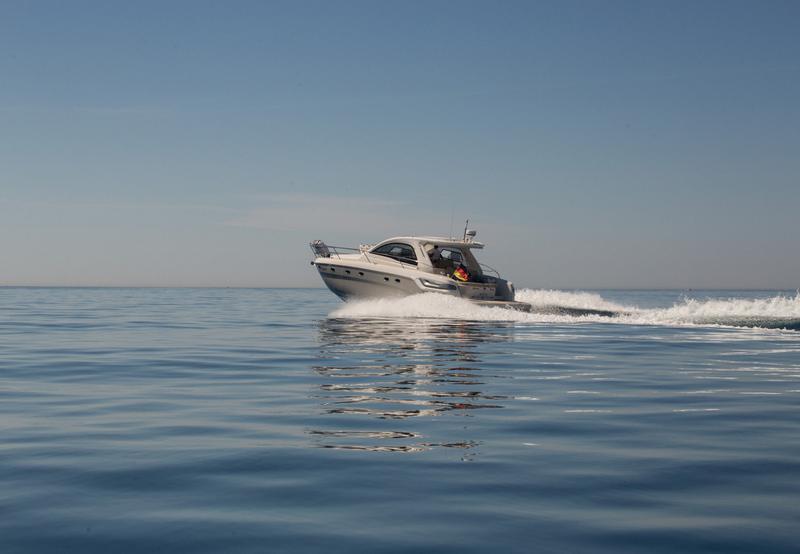 Book yachts online - motorboat - Bavaria 43 HT Sport - Gustel - rent