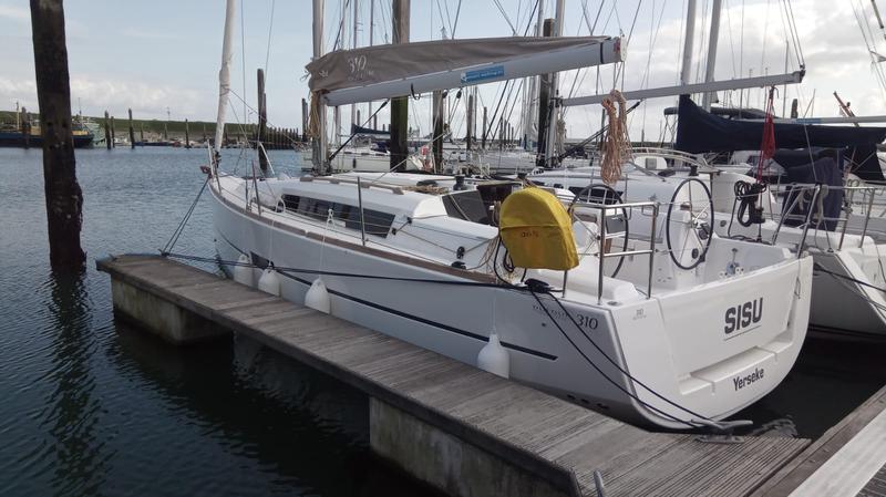 Book yachts online - sailboat - Dufour 310 Grand Large - Sisu - rent