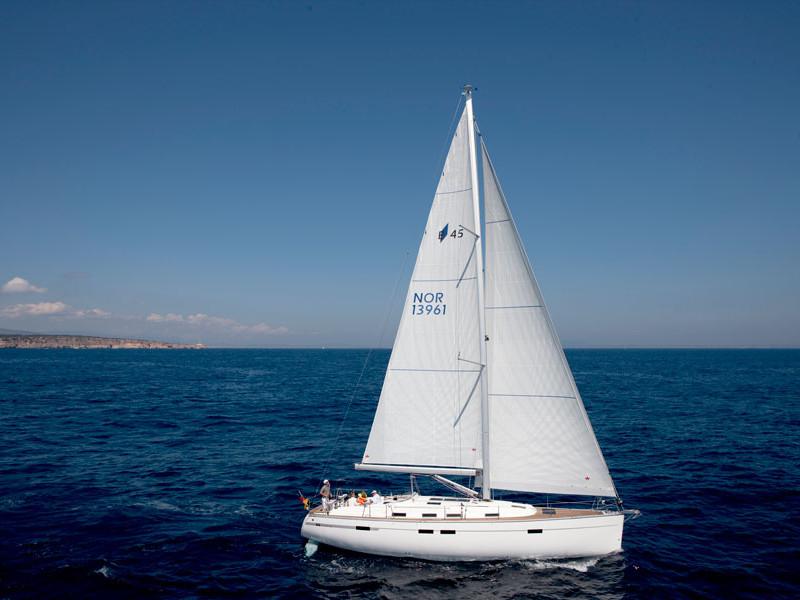 Book yachts online - sailboat - Bavaria 45 Cruiser - Cloe - Solar Panel - rent