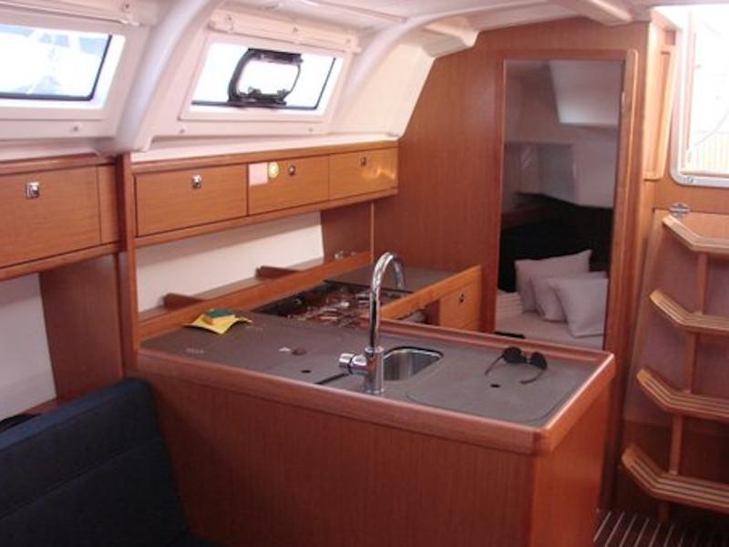 Book yachts online - sailboat - Bavaria 37 Cruiser - Katarina - rent