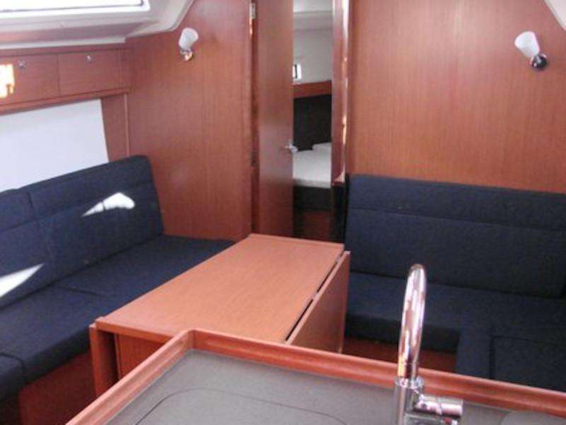 Book yachts online - sailboat - Bavaria 37 Cruiser - Katarina - rent